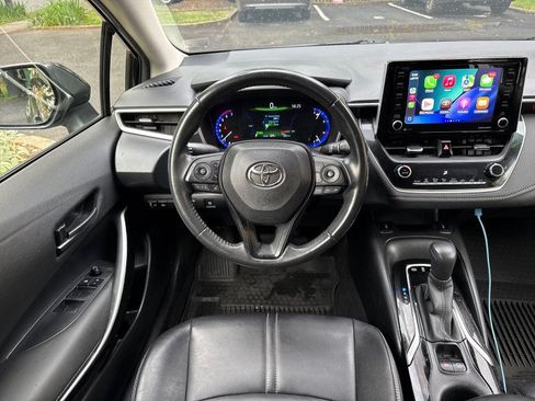 Used 2022 Toyota Corolla LE w/ Premium Interior Package FWD image 17