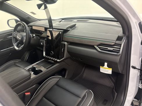 New 2026 GMC Acadia Denali w/ Super Cruise Package FWD image 30