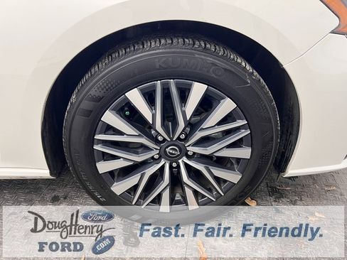 Used 2025 Nissan Altima 2.5 SV image 17