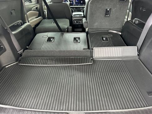 Used 2026 Chevrolet Traverse LT w/ Driver Confidence Package FWD image 18