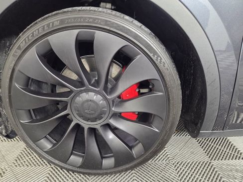 Used 2024 Tesla Model Y Performance AWD/4WD image 10