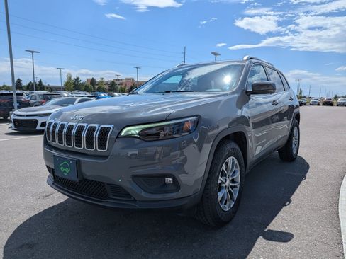 Used 2019 Jeep Cherokee Latitude Plus w/ Cold Weather Group AWD/4WD image 7