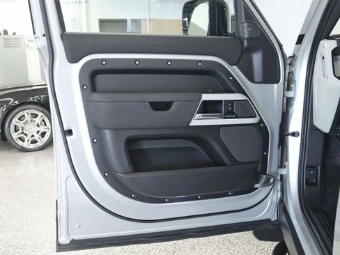 Used 2020 Land Rover Defender 110 First Edition image 35