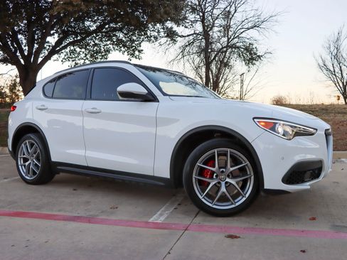 Used 2018 Alfa Romeo Stelvio Ti Sport image 1