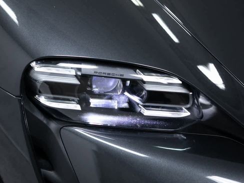 Certified 2022 Porsche Taycan 4 Cross Turismo image 18