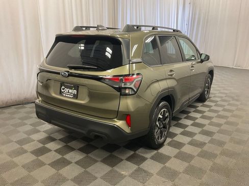 Used 2025 Subaru Forester Premium AWD/4WD image 2