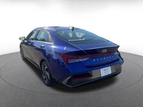 Used 2025 Hyundai Elantra SEL image 11