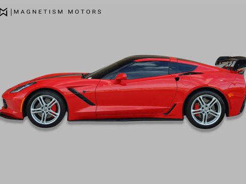 Used 2019 Chevrolet Corvette Stingray Coupe w/ 1LT RWD image 2