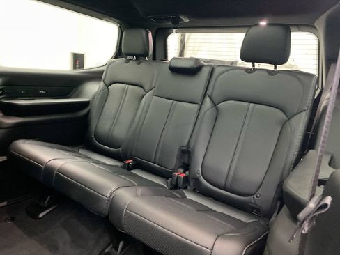 Used 2025 Jeep Wagoneer Series III w/ Premium Group I AWD/4WD image 26