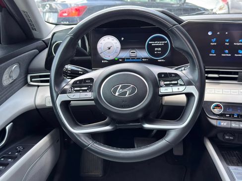 Used 2022 Hyundai Elantra Limited w/ Preferred Accessory Package FWD image 21