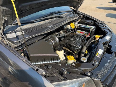 Used 2018 Dodge Grand Caravan SE FWD image 33