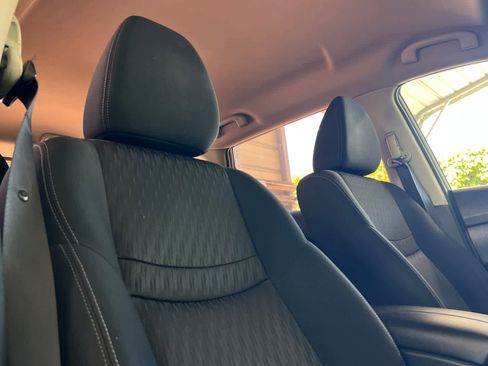 Used 2017 Nissan Rogue S FWD image 19