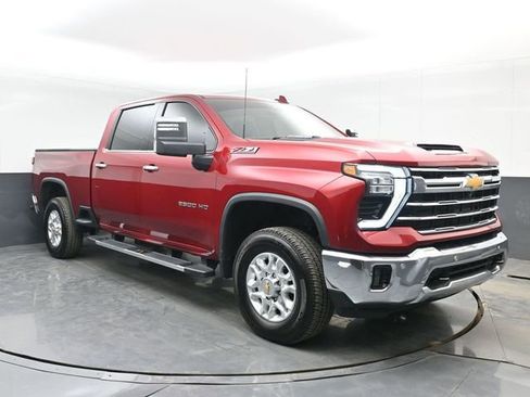 Used 2025 Chevrolet Silverado 2500 LTZ w/ LTZ Convenience Package AWD/4WD image 2