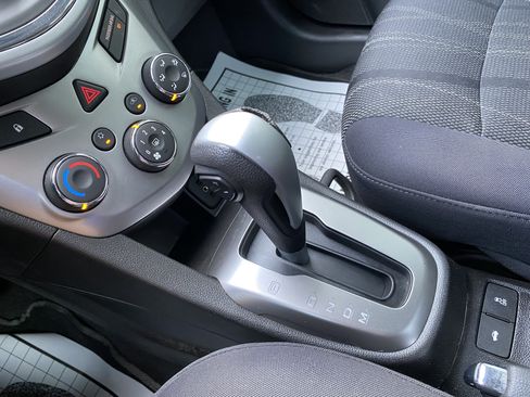 Used 2020 Chevrolet Sonic LT FWD image 26