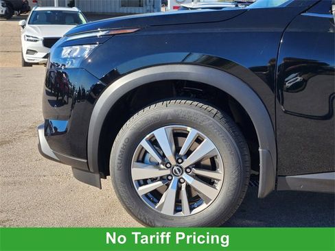 Used 2025 Nissan Pathfinder SL image 7