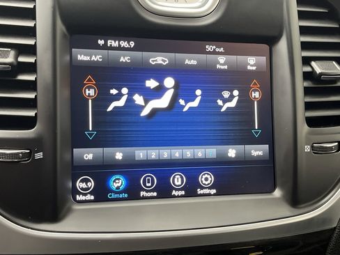 Used 2022 Chrysler 300 Touring w/ Sport Appearance Package image 17