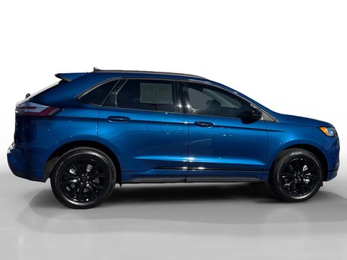 Used 2024 Ford Edge SE w/ Black Appearance Package image 6