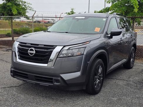 Used 2024 Nissan Pathfinder SV FWD image 2
