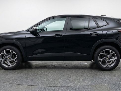 Used 2025 Chevrolet Trax LT image 5