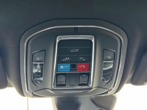 Used 2023 Jeep Grand Cherokee Altitude image 18