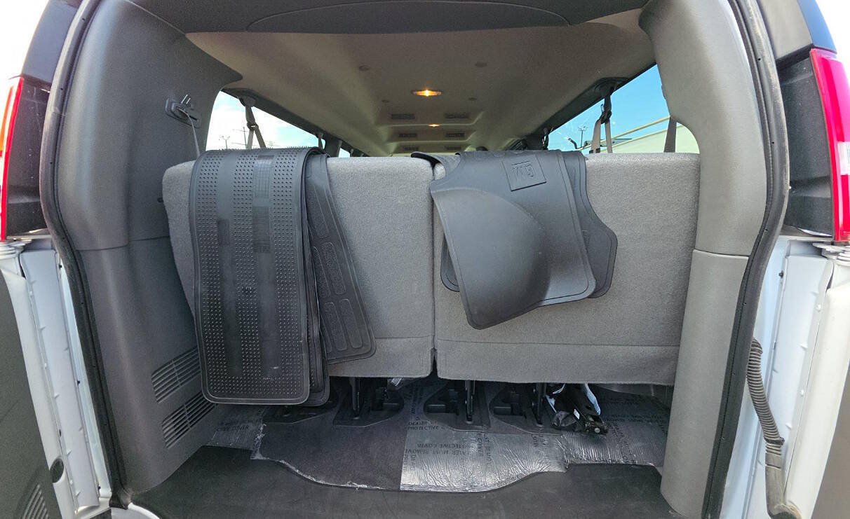 Used 2025 Chevrolet Express 3500 LT w/ LT Preferred Equipment Group RWD image 11