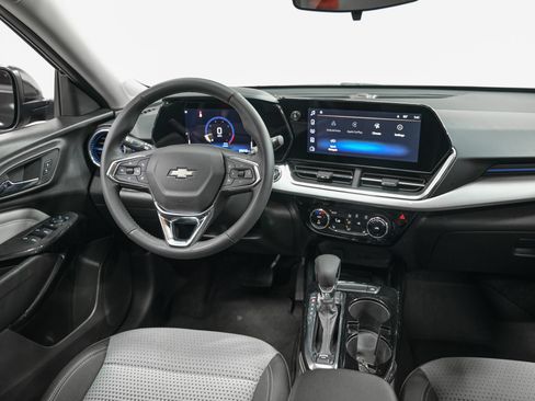 Used 2024 Chevrolet Trax LT w/ Sunroof Package FWD image 28