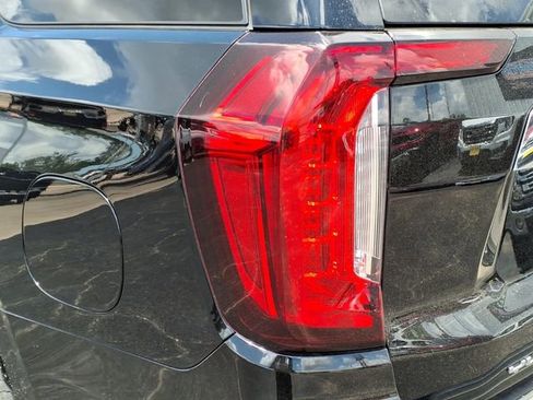 Used 2023 GMC Yukon SLE RWD image 10