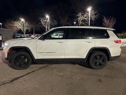 Used 2023 Jeep Grand Cherokee L Laredo image 2
