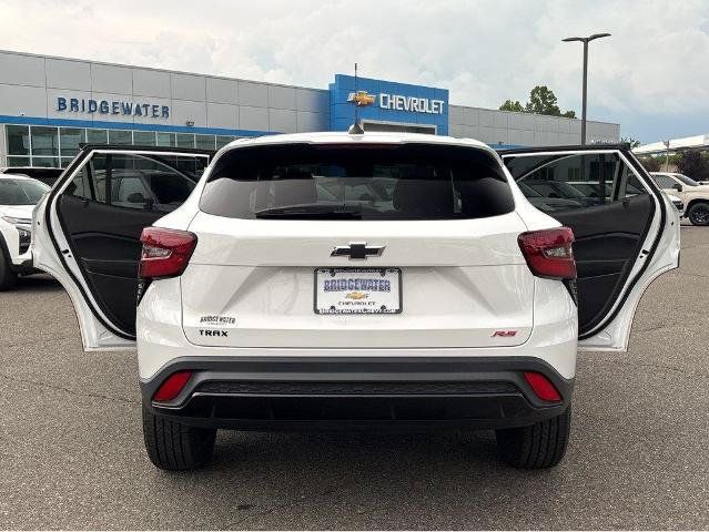 Used 2024 Chevrolet Trax RS w/ Driver Confidence Package FWD image 12