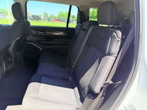 Used 2022 Jeep Grand Cherokee L Laredo w/ Luxury Tech Group I AWD/4WD image 13