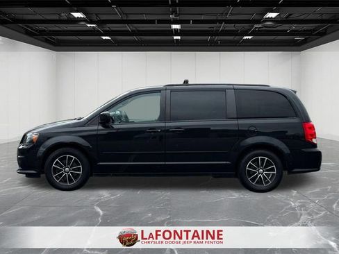 Used 2017 Dodge Grand Caravan GT FWD image 2