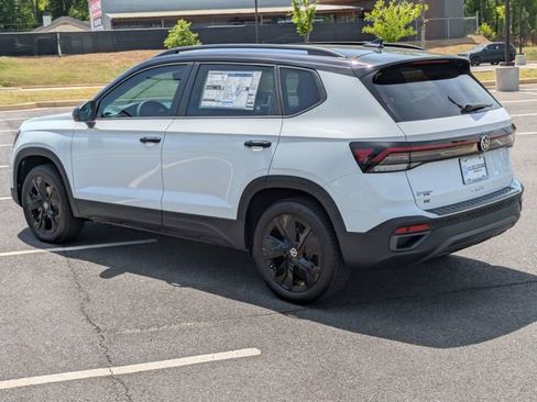 New 2026 Volkswagen Taos SE FWD image 6
