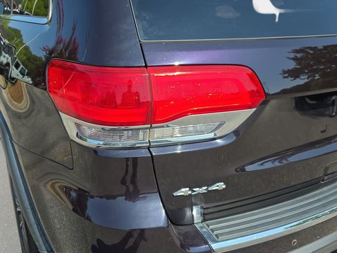 Used 2018 Jeep Grand Cherokee Limited AWD/4WD image 31