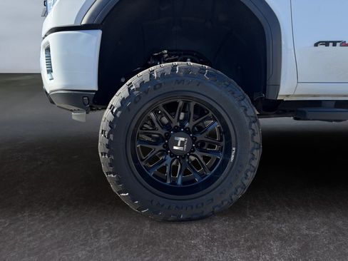Used 2020 GMC Sierra 2500 AT4 w/ AT4 Premium Package image 9