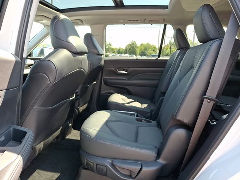 Used 2026 Toyota Grand Highlander AWD image 10
