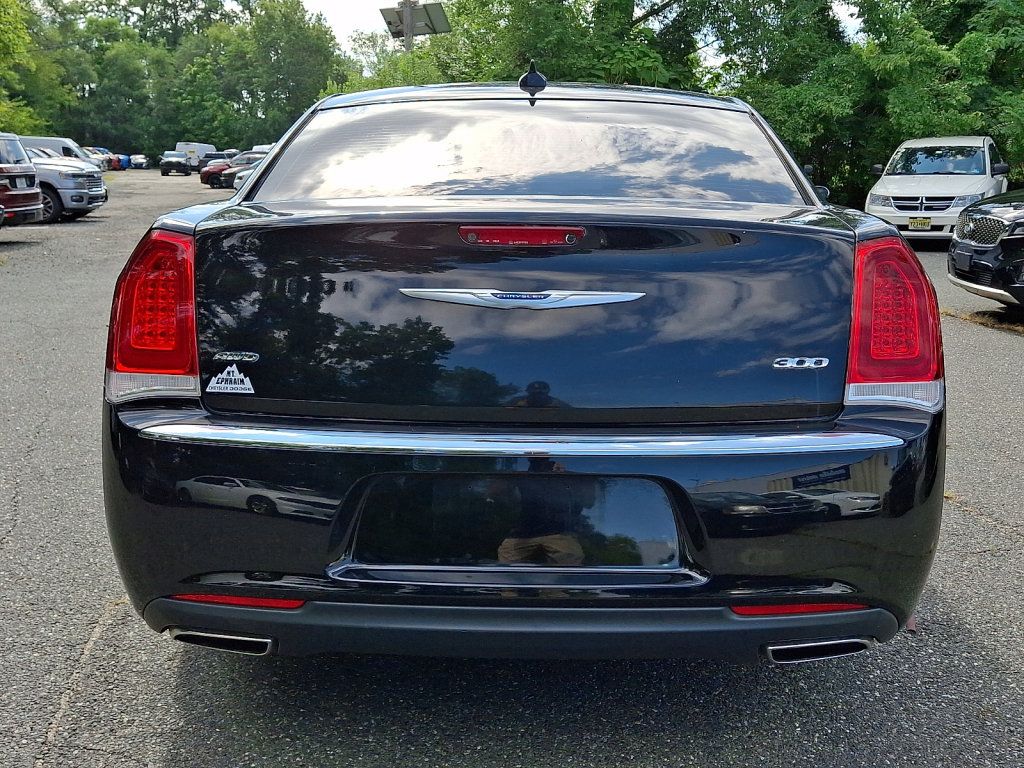 Used 2019 Chrysler 300 Touring AWD/4WD image 4
