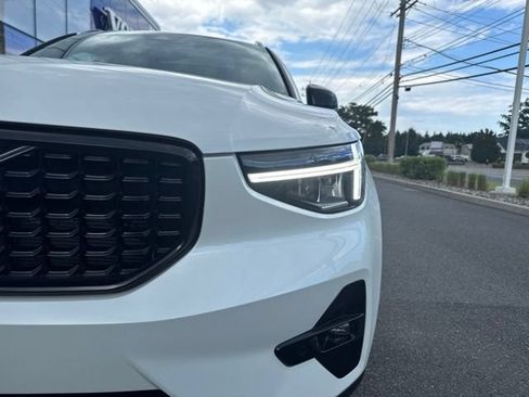 Used 2025 Volvo XC40 B5 Plus AWD/4WD image 8