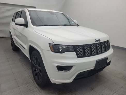 Used 2019 Jeep Grand Cherokee Altitude image 13