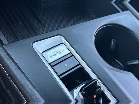 Used 2026 Volkswagen Atlas Cross Sport SE image 28