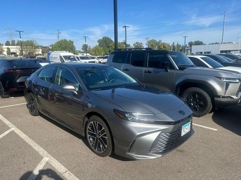 Used 2026 Toyota Camry XLE AWD/4WD image 30