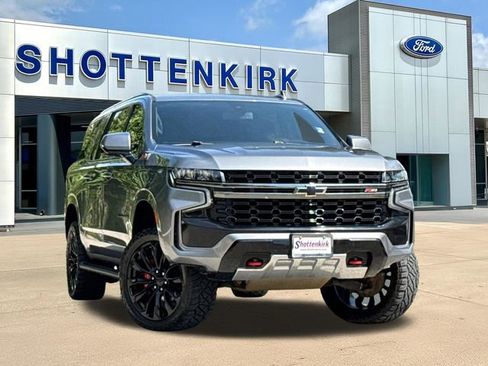 Used 2022 Chevrolet Suburban Z71 w/ Luxury Package AWD/4WD image 1