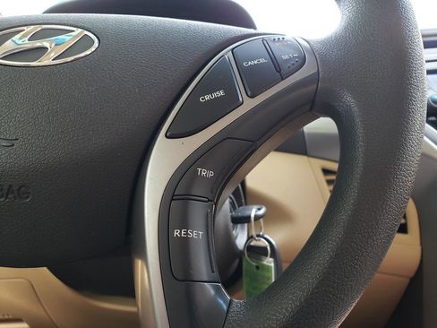Used 2013 Hyundai Elantra GLS w/ Preferred Pkg FWD image 21