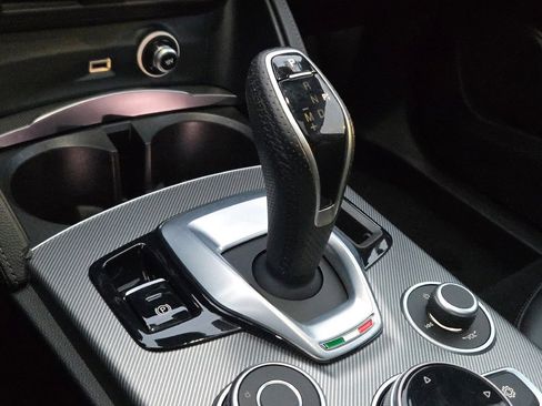 Used 2022 Alfa Romeo Stelvio Veloce image 28