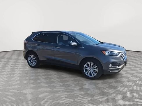 Used 2022 Ford Edge Titanium image 2