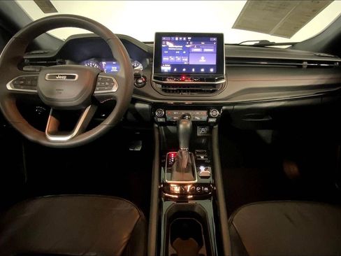 Used 2025 Jeep Compass Trailhawk image 15