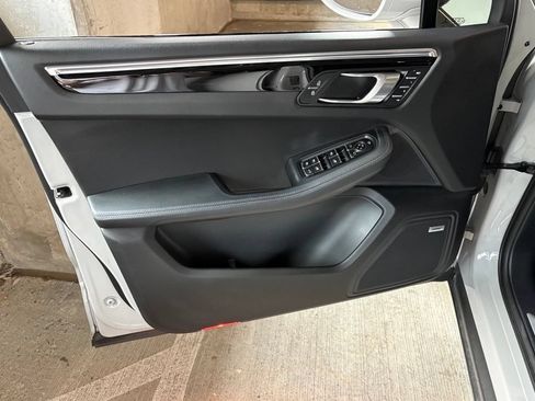 Used 2023 Porsche Macan S AWD/4WD image 21