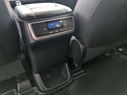 Used 2019 Toyota Highlander Limited image 15