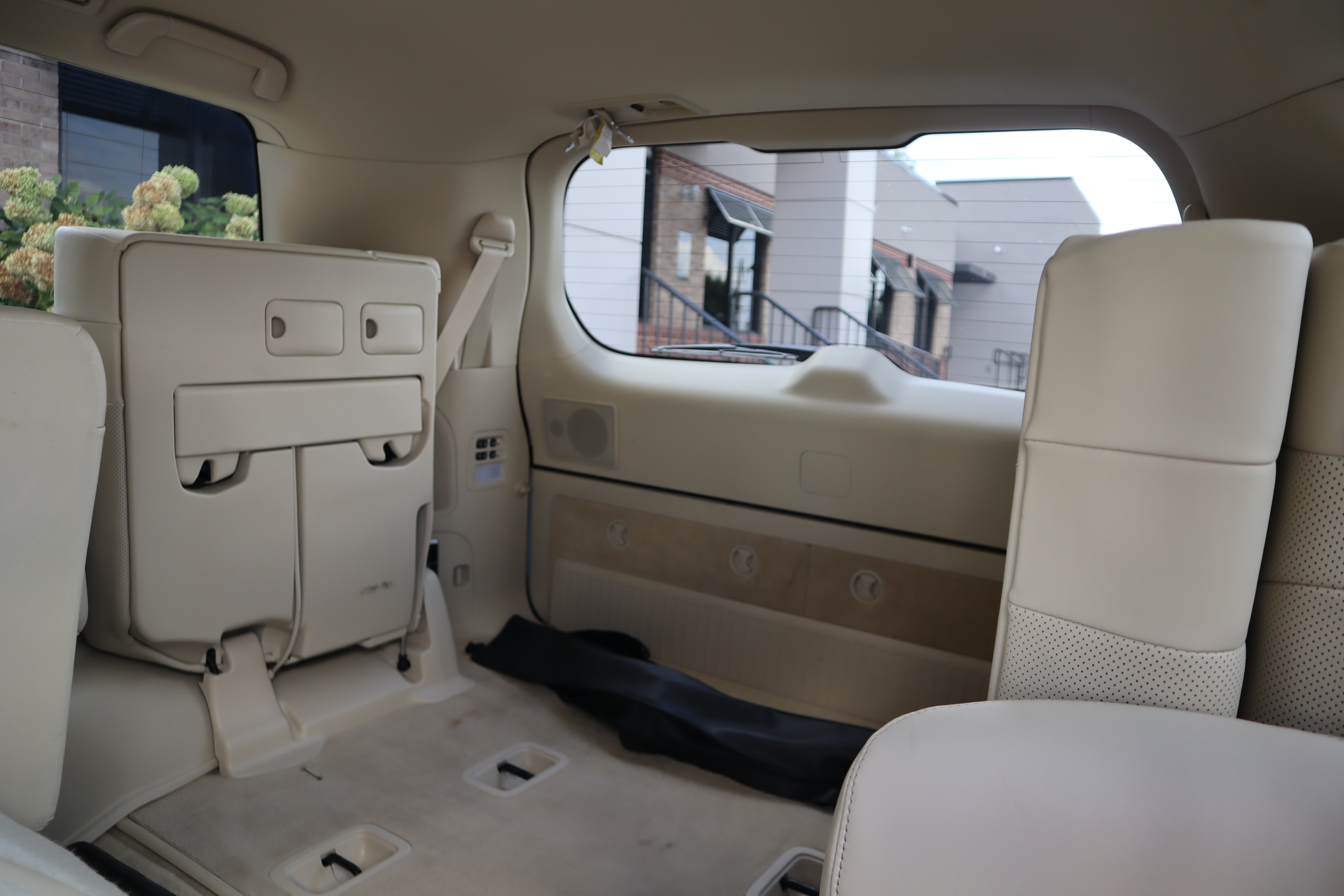 Used 2016 Lexus LX 570 4WD w/ Luxury Package image 30