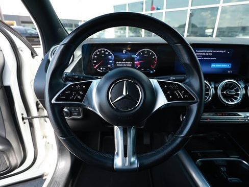 Used 2025 Mercedes-Benz GLA 250 image 11