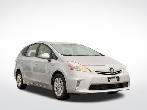 Used 2014 Toyota Prius V Two image 3